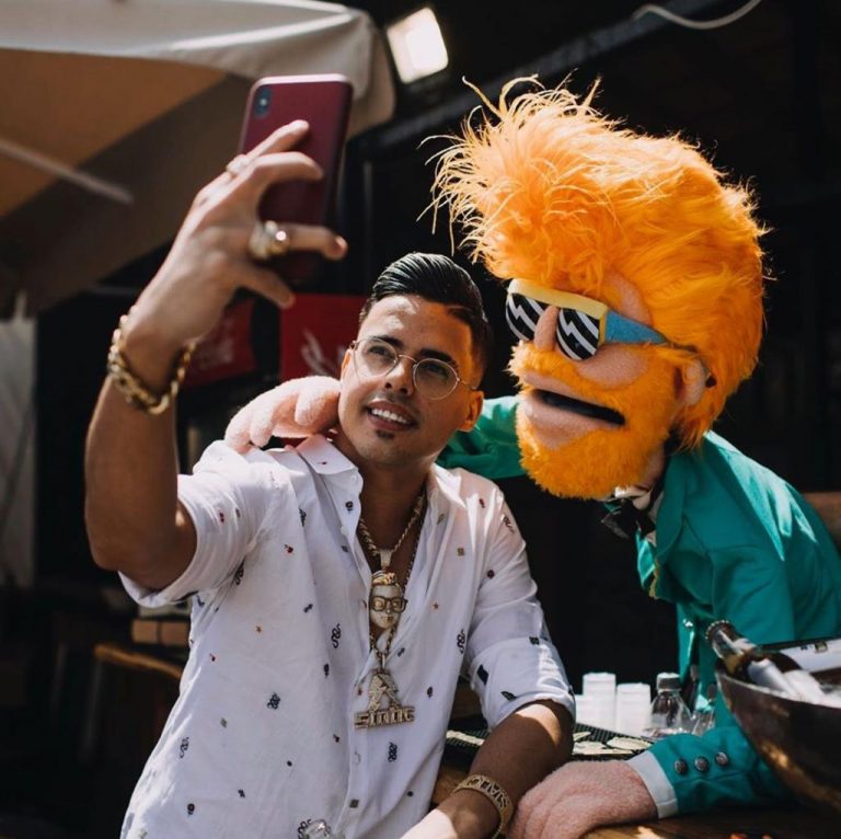 אתם קולטים? הכוכב העולה בארץ הוא בעצם בובה?!