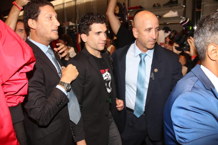 תראו איך קורל סימנוביץ' ונטלי דדון מתלהבות מכוכב "בית הנייר"!