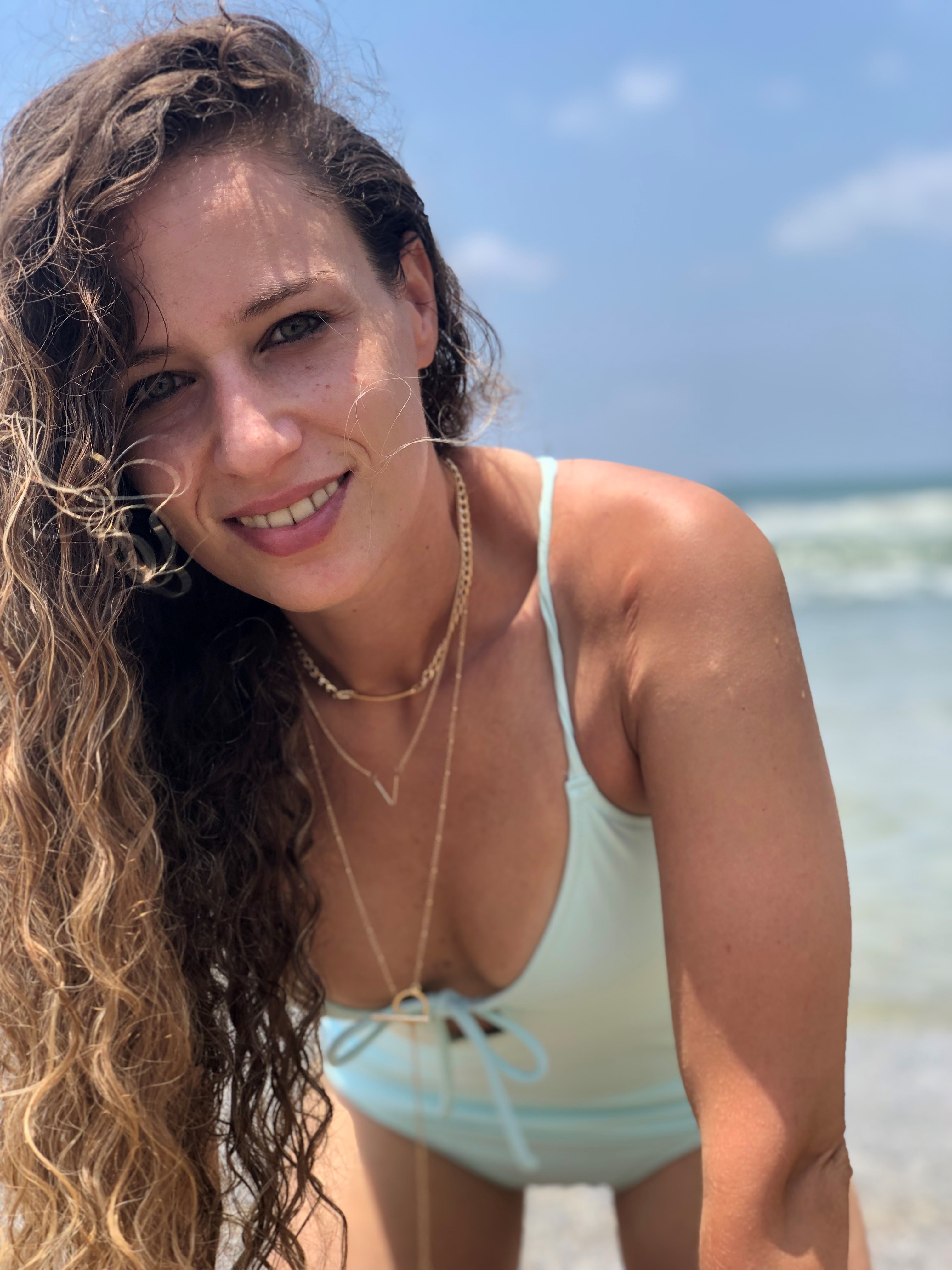 אחרי הפרידה מישראל אוגלבו, קארין סנדל עולה רמה