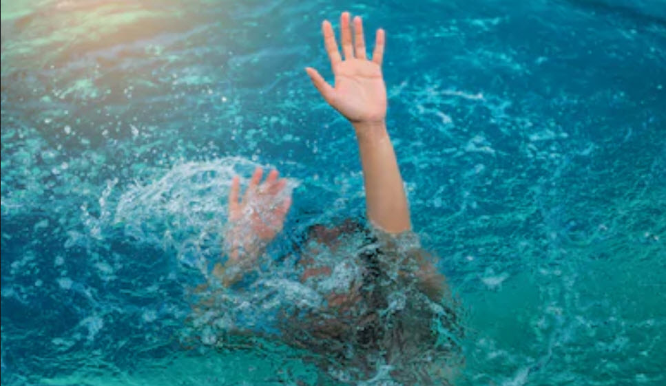 צפו: הציל ילדה שטבעה מתחת למים בלי לנשום כדקה!
