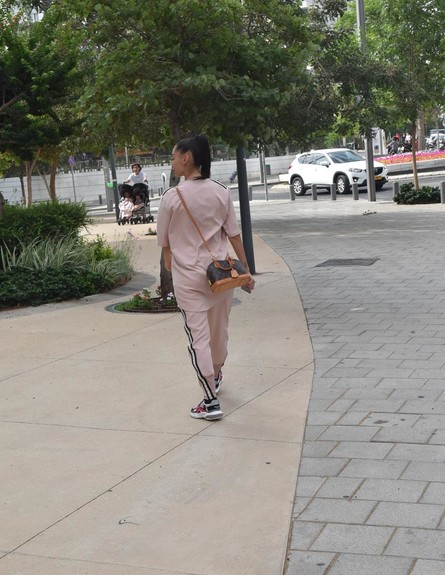 הדוגמנית ירדה מביתו של בן אל - וצולמה