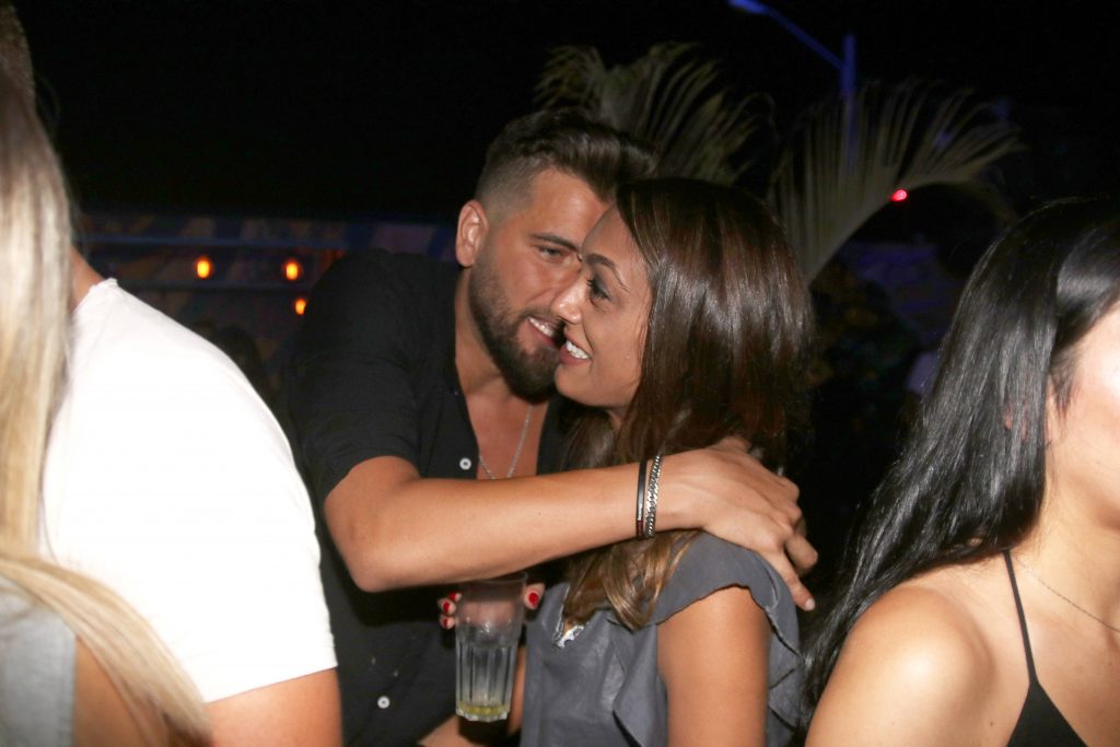 הילד הרע של הביצה טום קשתי ודקלה צמודים מתמיד!?