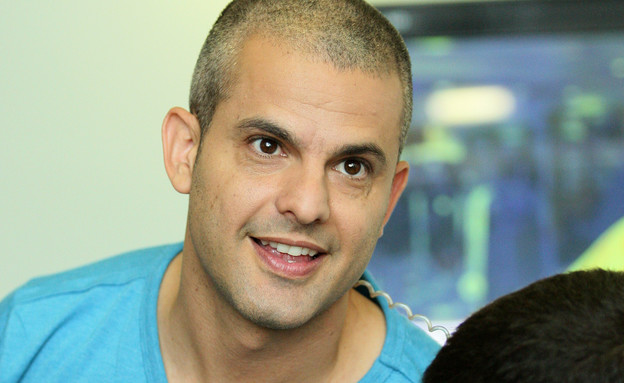 קובי מחט בראש פרשת עבירות מין "הוא רצה לממש איתי את הפנטזיות המיניות שלו"