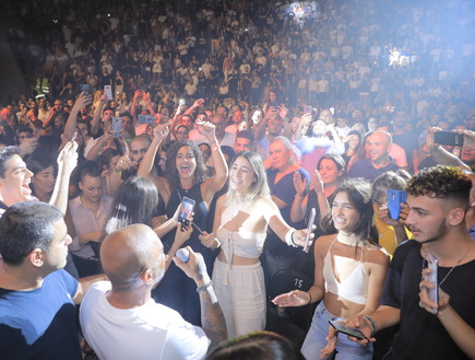 בצל הדרמות: כל החברים הגיעו לפרגן לאייל גולן