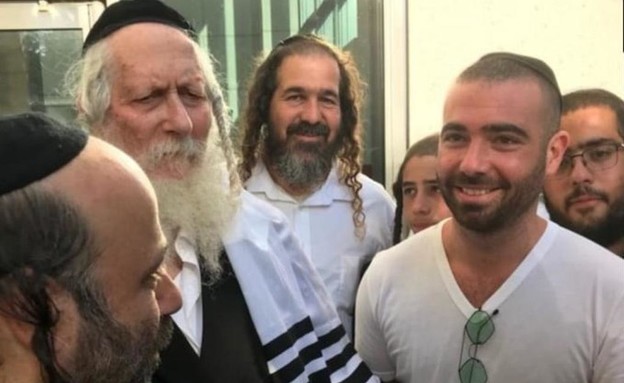 עומר אדם הצטלם עם הרב המתעלל: "בירך אותו שיהיה הזמר המוצלח בעולם"