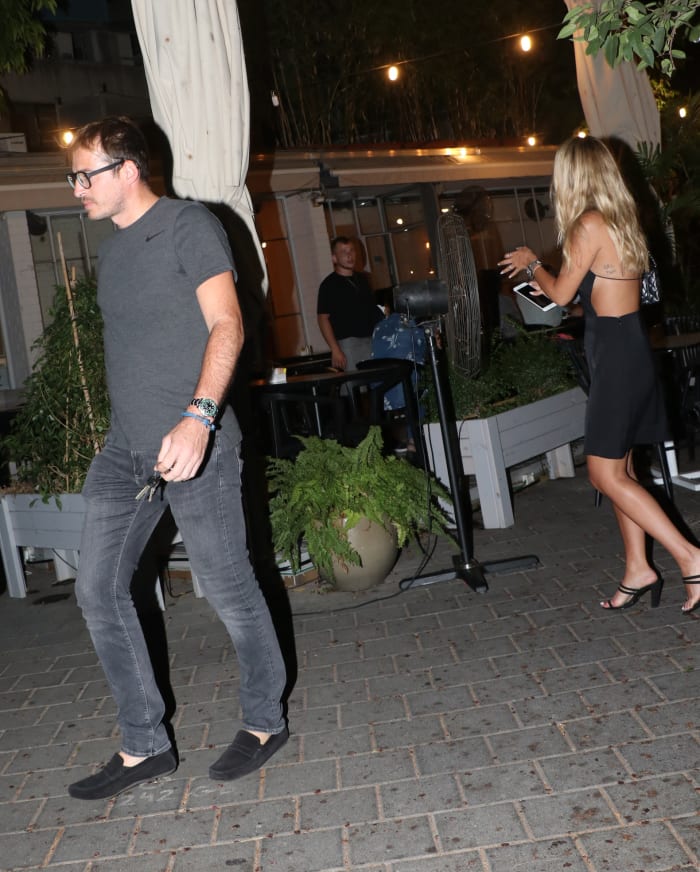 נתפסה על חם: דנית בבילוי עם גבר מסתורי!