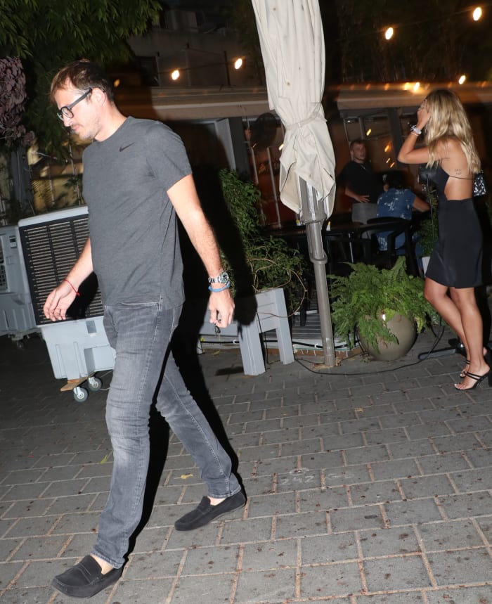 נתפסה על חם: דנית בבילוי עם גבר מסתורי!