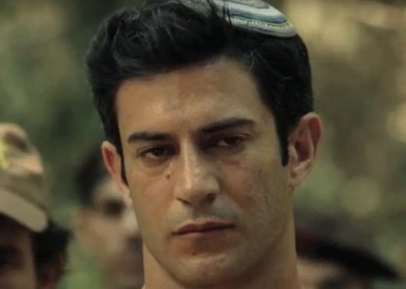 בראיון שהעניק השחקן נדב נייטס לאתר "וואלה תרבות" הוא דיבר על הסדרה החדשה שתעלה לאוויר הערב בקשת 12 אבל עם זאת גם פתח את הנושא של המחאה שהייתה נגד המחזמר שכלל את שיריו של אייל גולן. "אני לא מכיר את מאחורי הקלעים של איך כתבו את המחזה. אני מבין את מאור זגורי, מבין שאם אומרים לך לא, אתה עושה טיפה דווקא. אני חצי מרוקאי וחצי אשכנזי, וכשמאור מדבר על הילדות שלו או על איך שתופסים אותו במקצוע הזה, על הדרכים הקשות שהוא היה צריך לעבור לעומת אחרים, אני מבין מה הוא אומר". סיפר נייטס לראשונה.