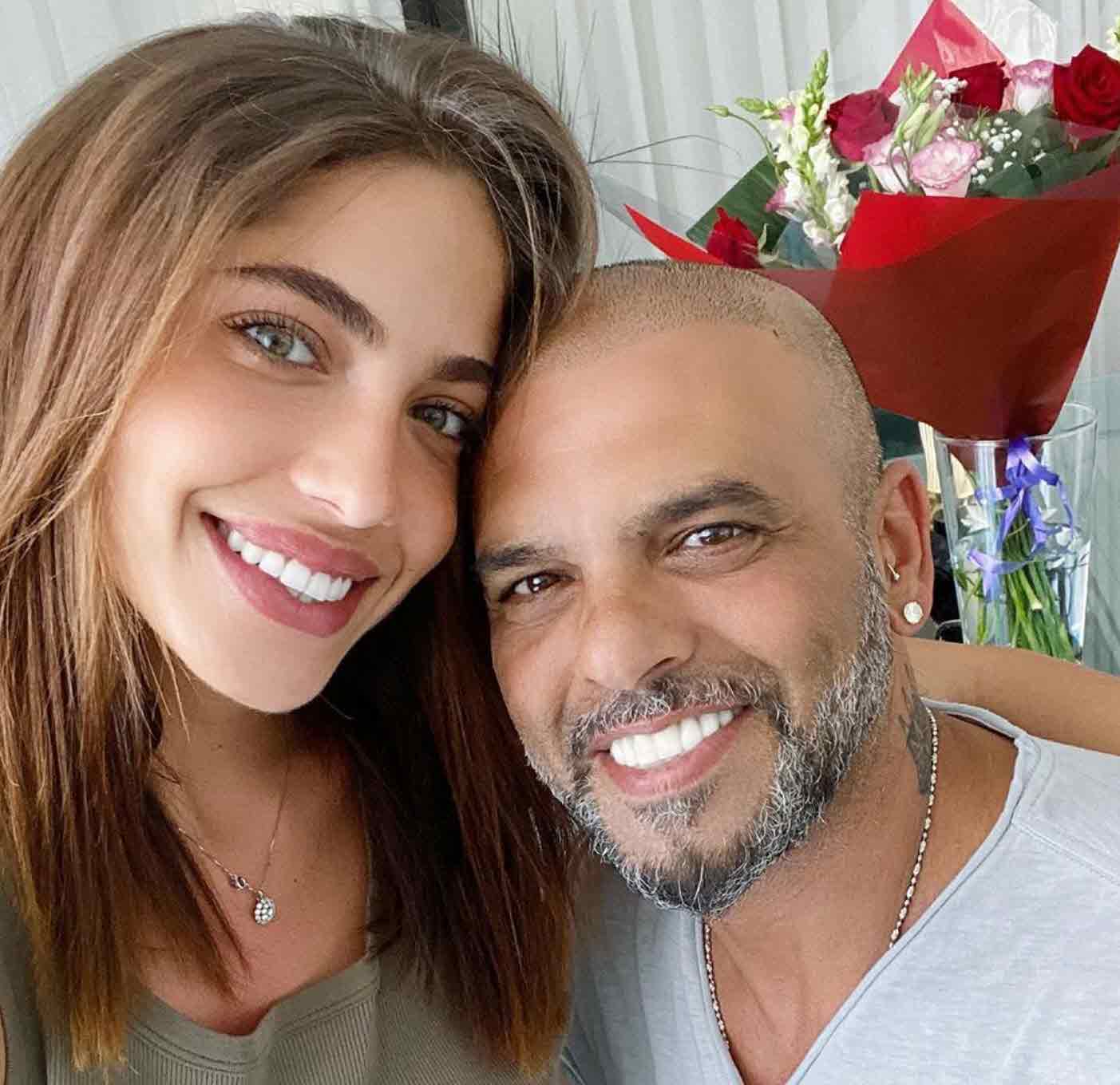 אין כניסה: אייל גולן ודניאל גרינברג הגיעו לקפריסים ועשו פרסה!