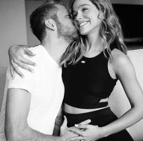 רגע אחרי שבישרה על הריון: אגם רודברג כמעט נדרסה!