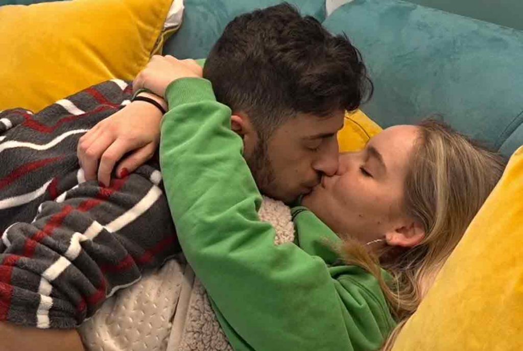 צפו: אדם ושירלי בשיחה אינטימית בנסט שנגמרת בנשיקה לוהטת!