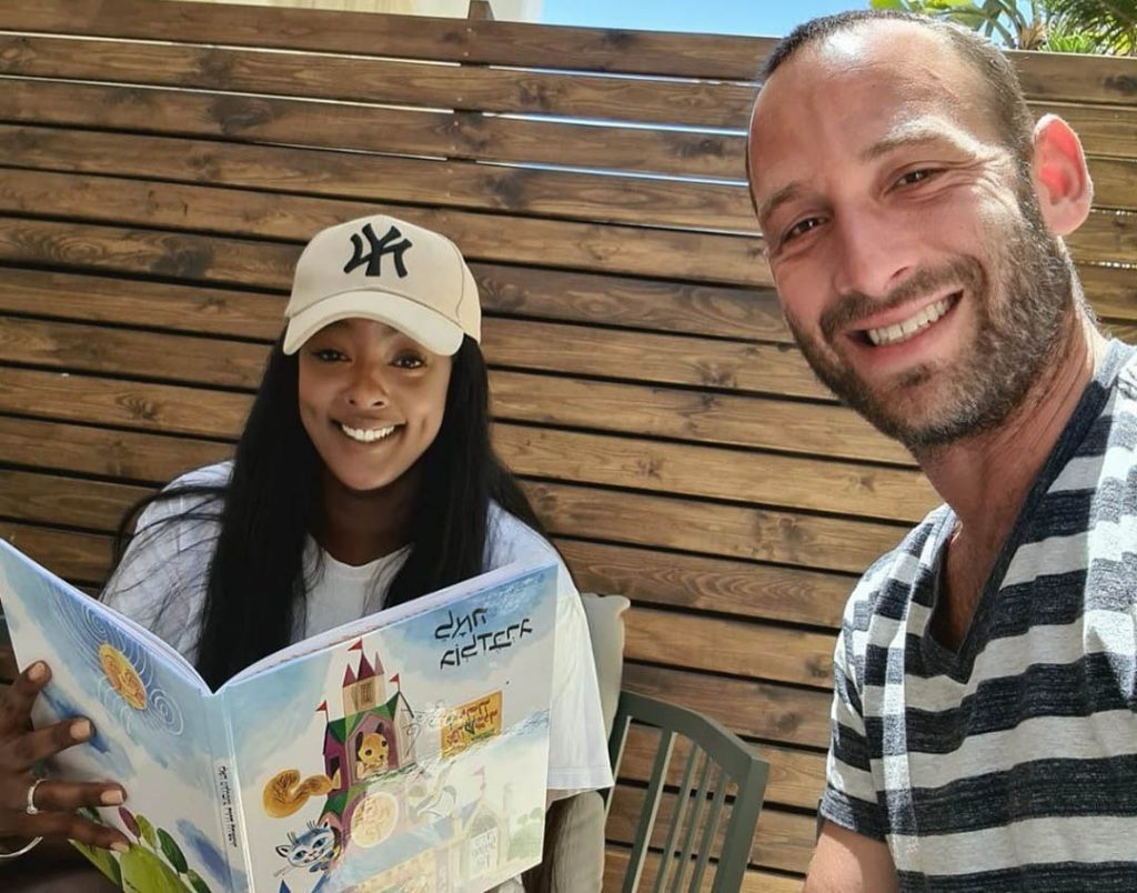 תקוה גדעון עברה לגור בעיר הגדולה לצד שכן חדש-ישן!