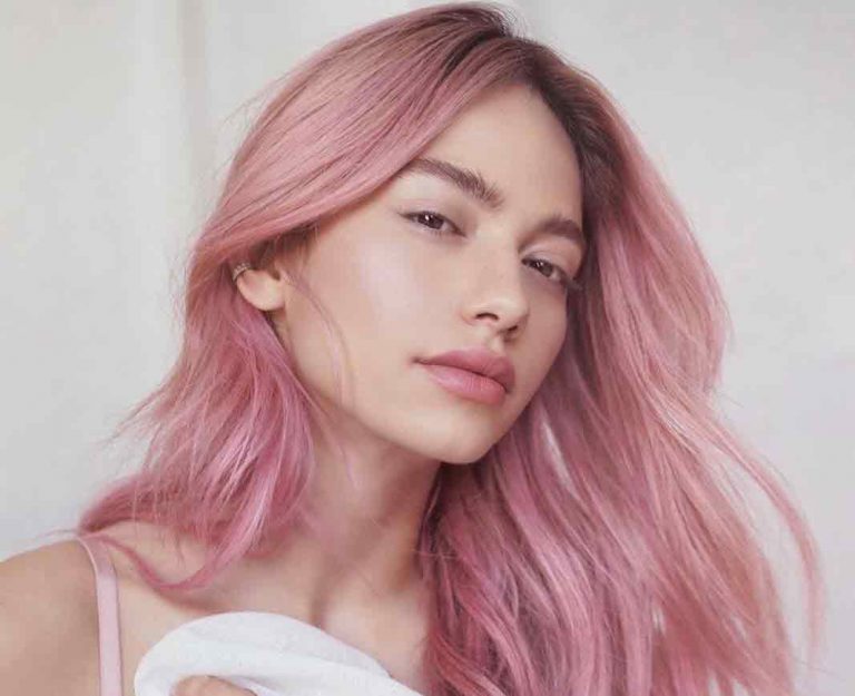 מזהים אותה? לא תאמינו למה היא צבעה את השיער לורוד!