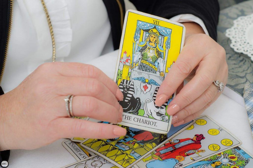 תחזית שבועית למזלות עם קלפי הטארוט ריידר העולמיים