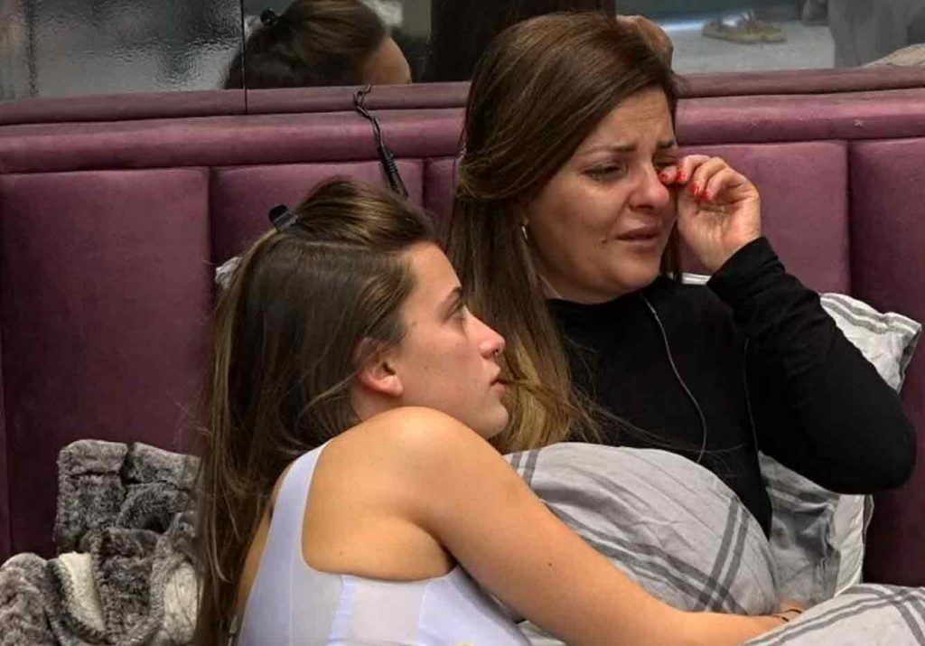 זהבה נשברה בבכי בלייב: "אחותי כבר התקשרה ואמרה שאמא נפטרה"