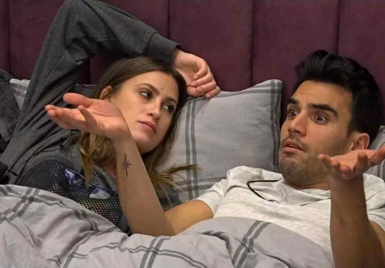 גל בודקת את הזקיפה של תום ואומרת לו לחשוב על סבתא בשואה כדי שתרד!