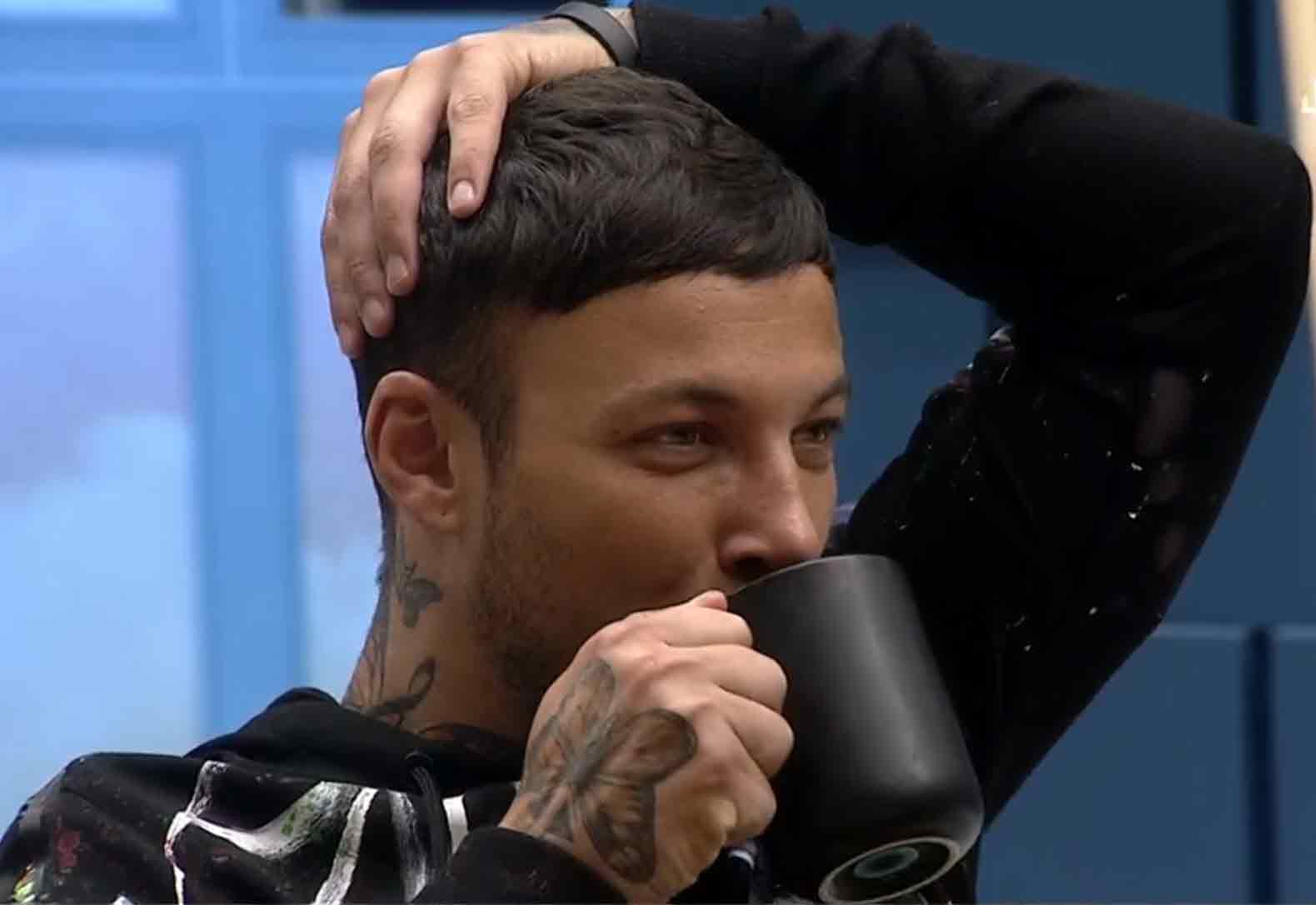 הפעם זה השיא: נועה יונני תופסת את ג'וזי זירה בביצים!