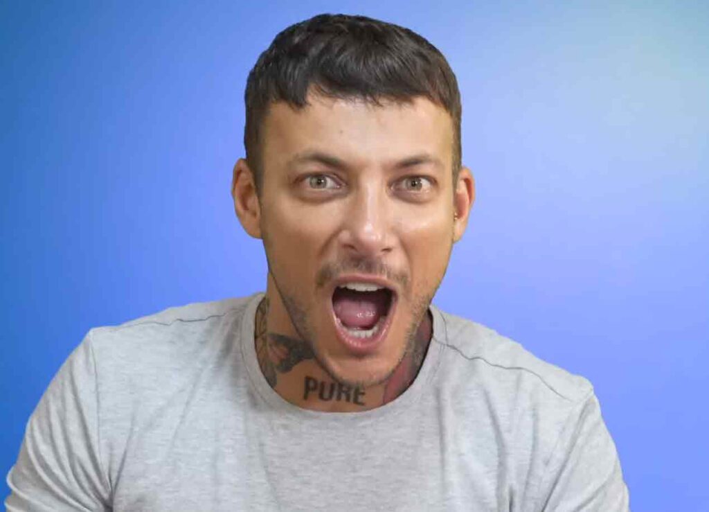 לא נגענו: ג'וזי זירה חושף את הישבן שלו באמצע ראיון לתוכנית!