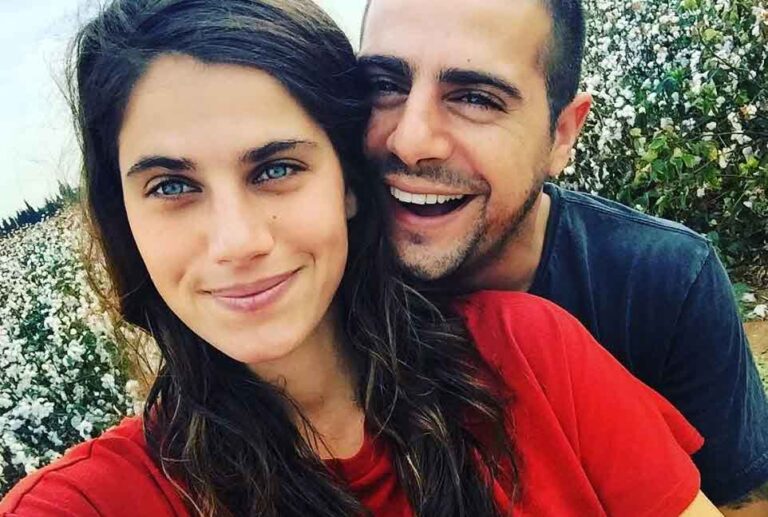 אשתו של ג'קי מנחם יוצאת למתקפה נגד הביקורות על פרישתו ברשת!