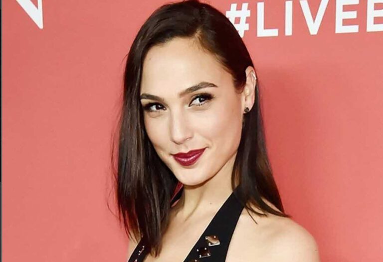 שוב סערה סביב וונדר וומן הישראלית גל גדות והפעם בגלל שחלצה שד לעיני כל!