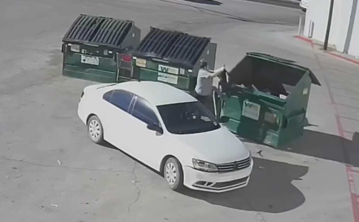 נחשפה זהות האישה שהשליכה את התינוק שלה בשקית זבל לפח האשפה