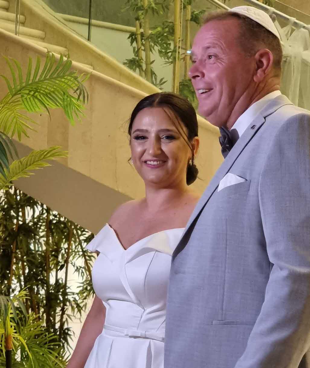 מה גרם לפלורי אלקסלסי לעלות שוב על שמלת כלה לאחר החתונה?