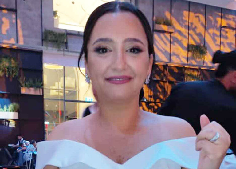 מה גרם לפלורי אלקסלסי לעלות שוב על שמלת כלה לאחר החתונה?