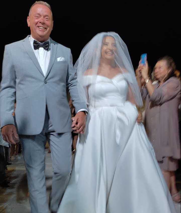 מה גרם לפלורי אלקסלסי לעלות שוב על שמלת כלה לאחר החתונה?