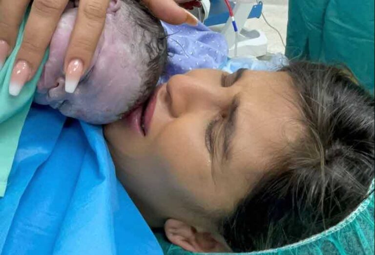 עובר את הגבול? עינב בובליל צילמה את בתה בת החודש עם מזרק ביד