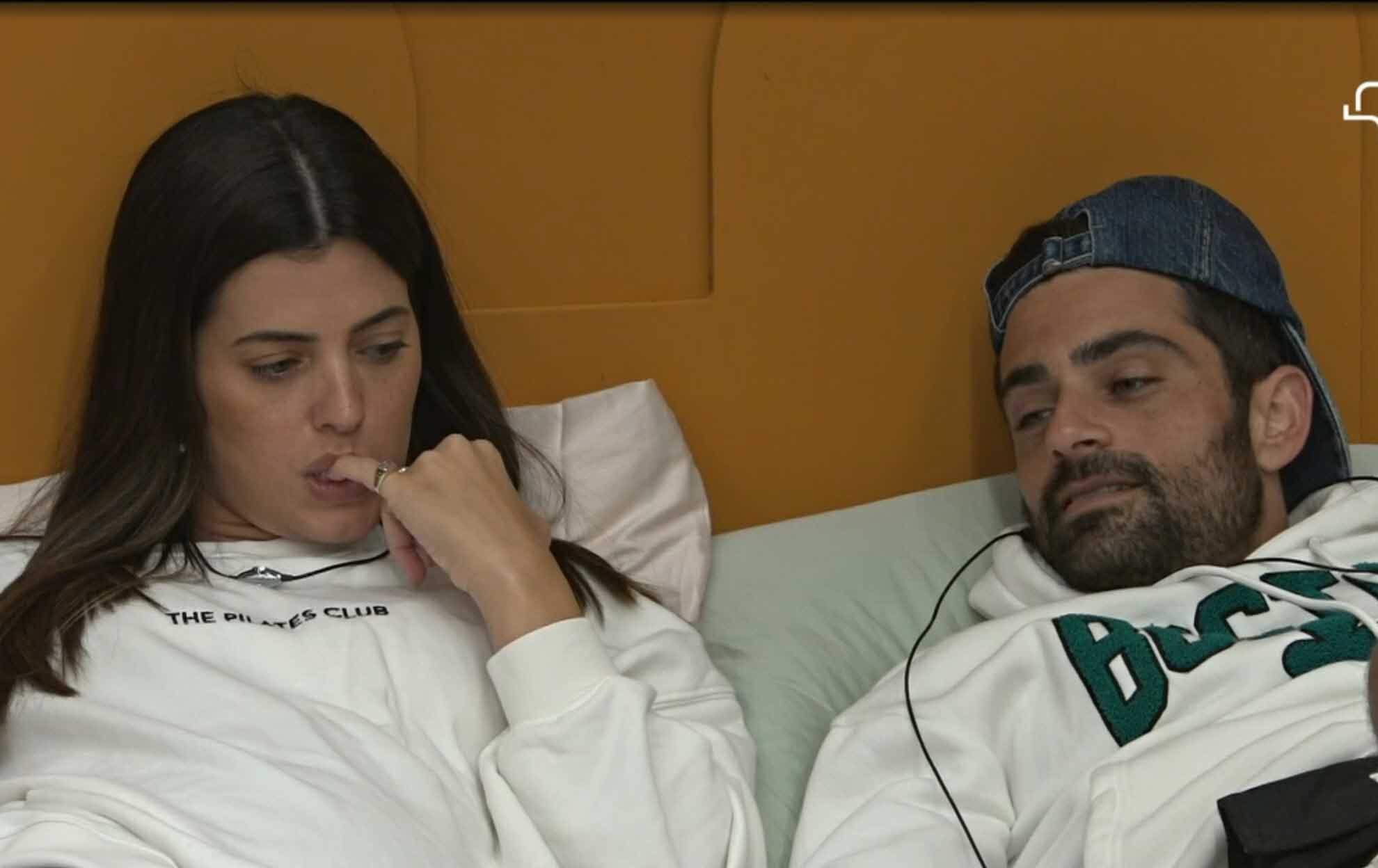 סתיו פותחת על לין:"חושבת שרוי מחכה לך, איזה גבר ירצה להיות איתך?"