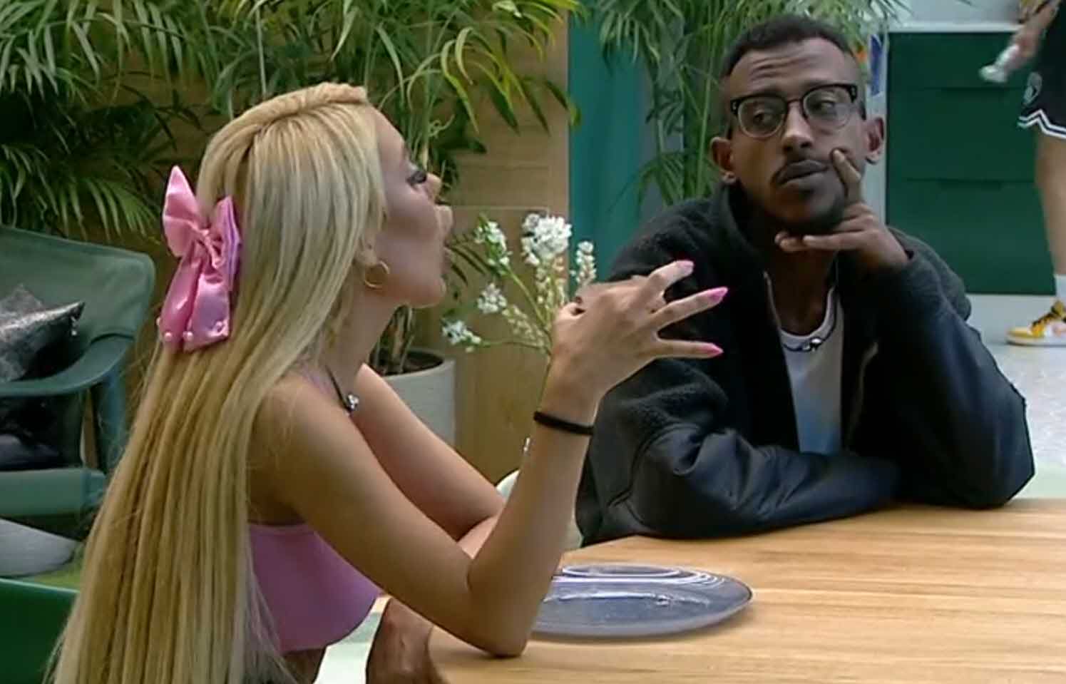 גל מתפוצצת על סתיו:"כל יום אני פותחת לך את המזרן ומרידה לך את הבגדים לרצפה"