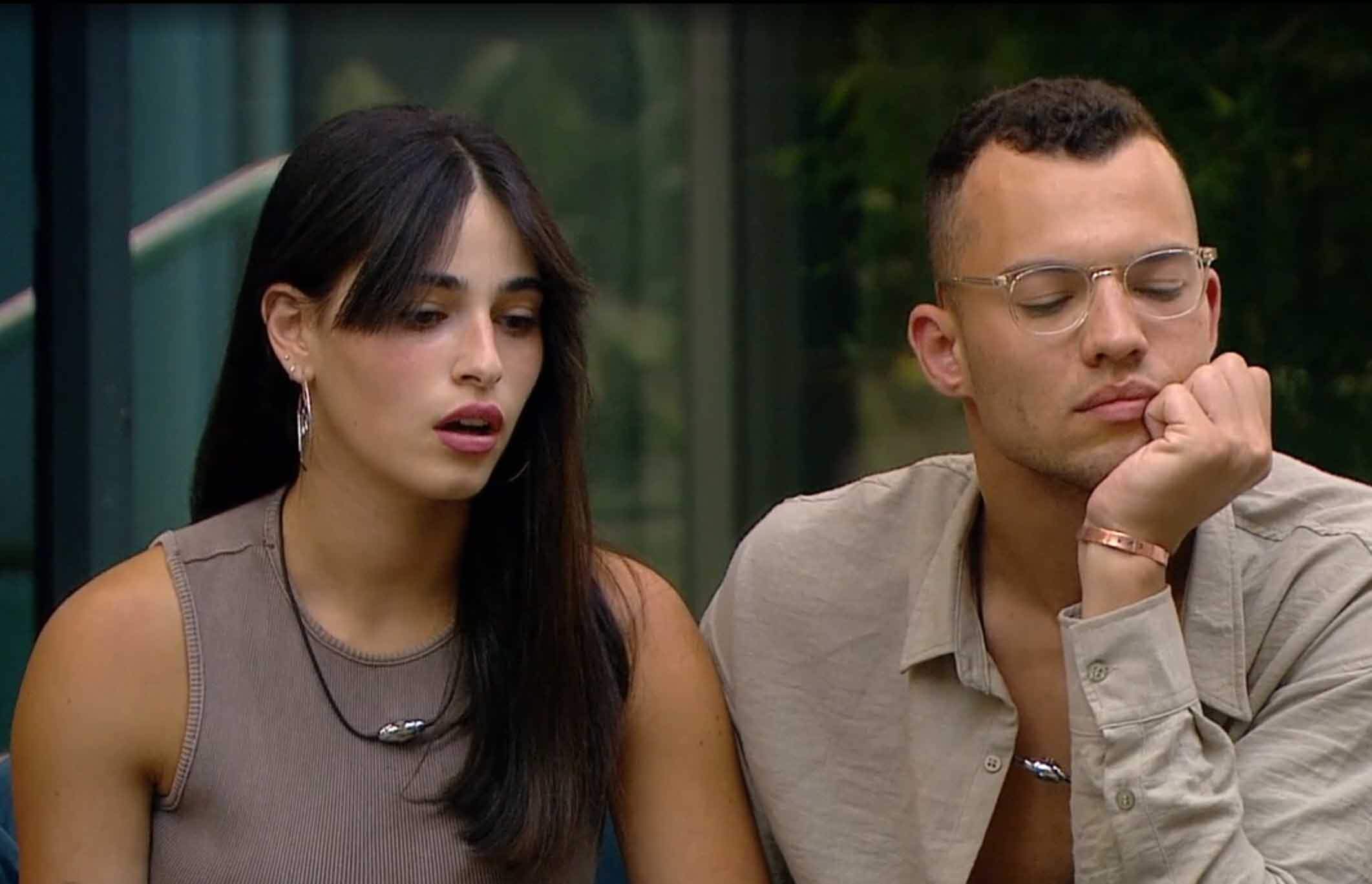 סתיו פותחת על לין:"חושבת שרוי מחכה לך, איזה גבר ירצה להיות איתך?"