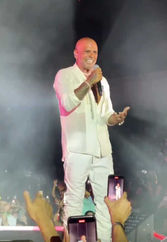 אחרי הקאמבק: אליקו ובת זוגו הצעירה מעלים הילוך בדרך לחופה?