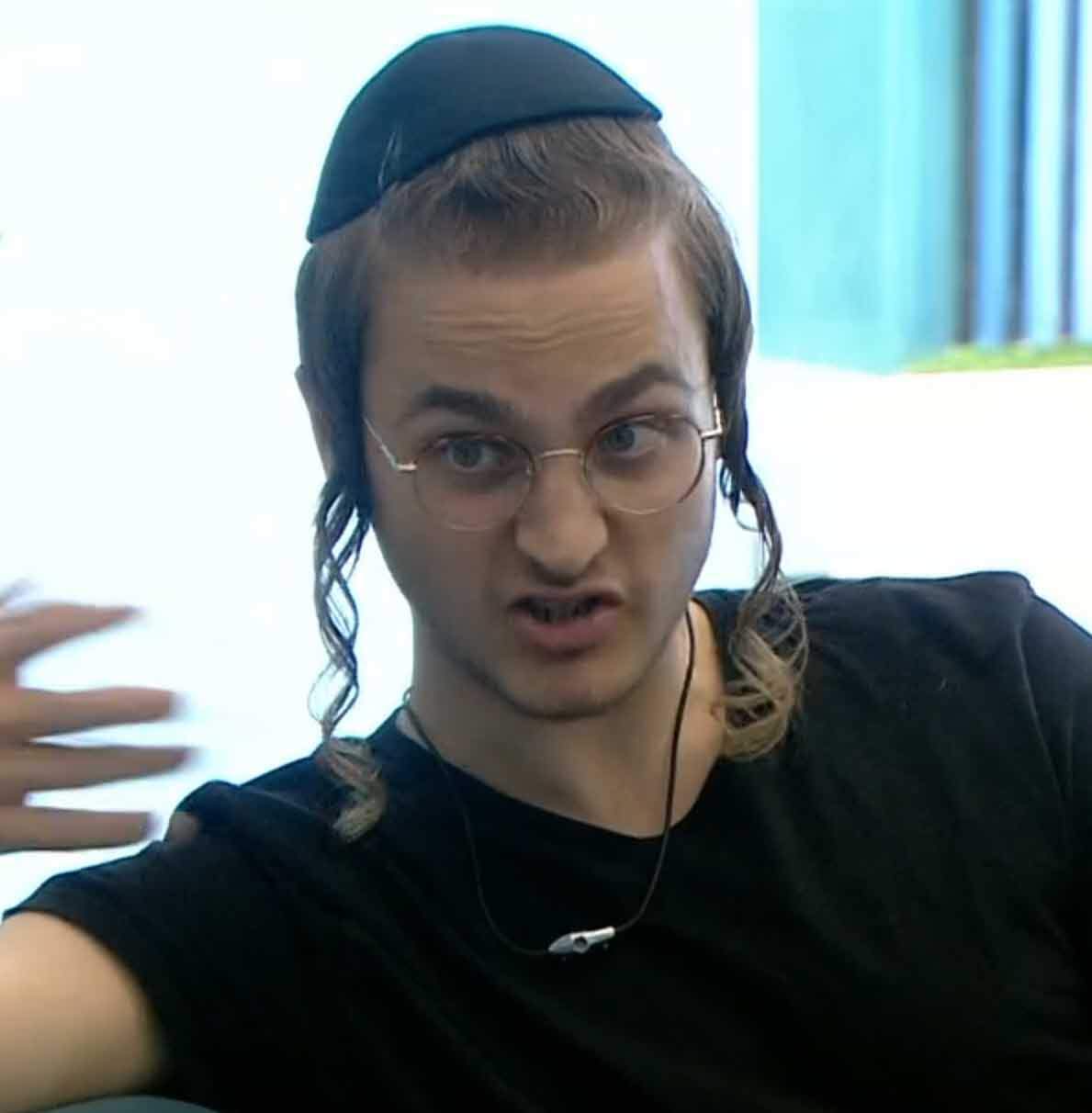 אושיית הרשת נגד יענקי:"לא נעים למישהו לראות מישהי בבגד ים? שיסתכל לצד השני"