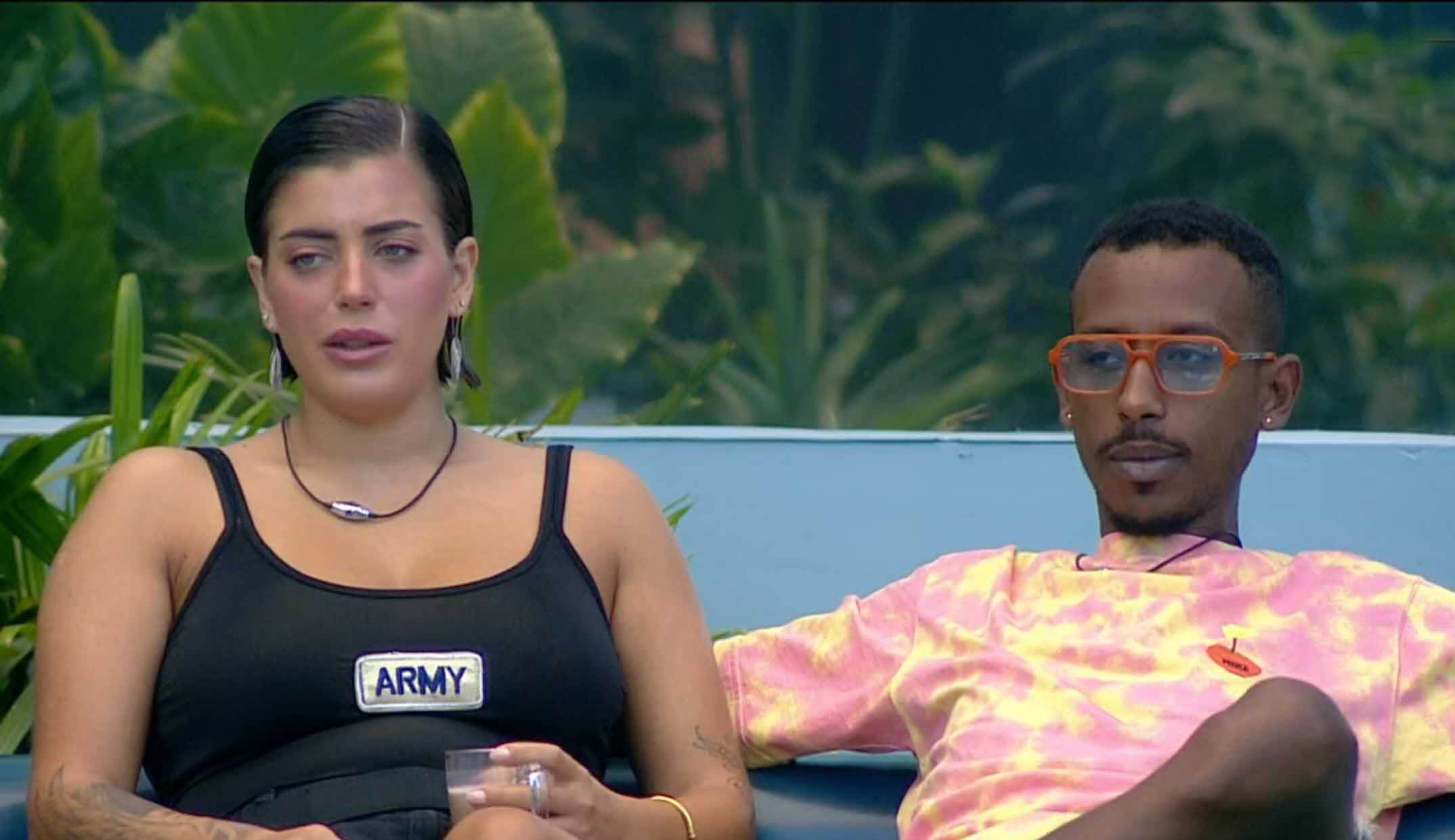 אברהם מתפוצץ על ספיר:"עשיתי ממתקים שסתיו אמרה לי חרם ואת ירית לעצמך בשתי הרגליים"