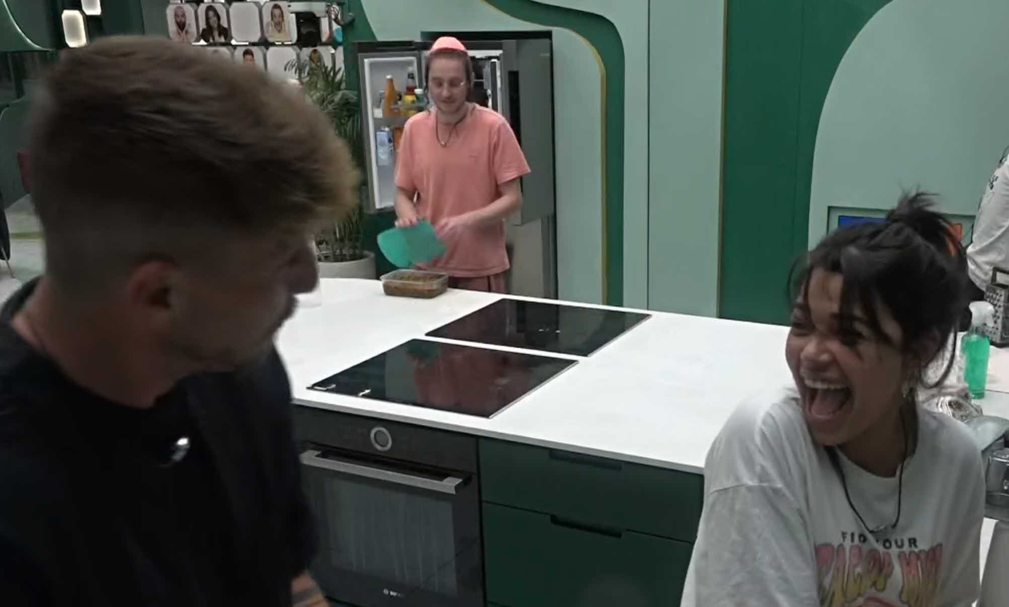 נתפסו על חם: לא תאמינו מי עומדים מאחורי הצעקות שאורי נגר מתחיל עם שי!