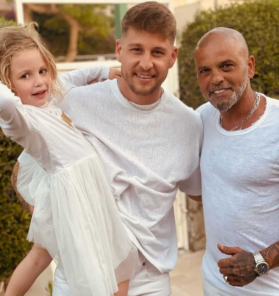 אייל גולן פנה לאורי נגר בהופעה בקיסריה וזרק עקיצה לסתיו קצין