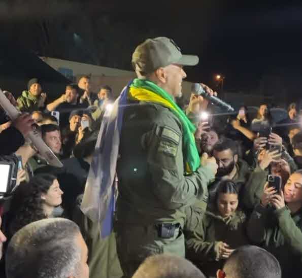 דניאל גרינברג חוטפת בעקבות קטע עם אייל גולן: "חייבת להידחף, הכל אצלה מבוים"