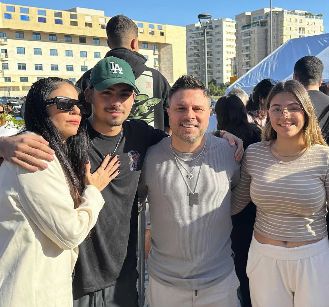 טילטיל בדמעות בגיוס בנו לקרבי: "אני כאן לשמור על המשפחה, אתה תשמור על כל העם"