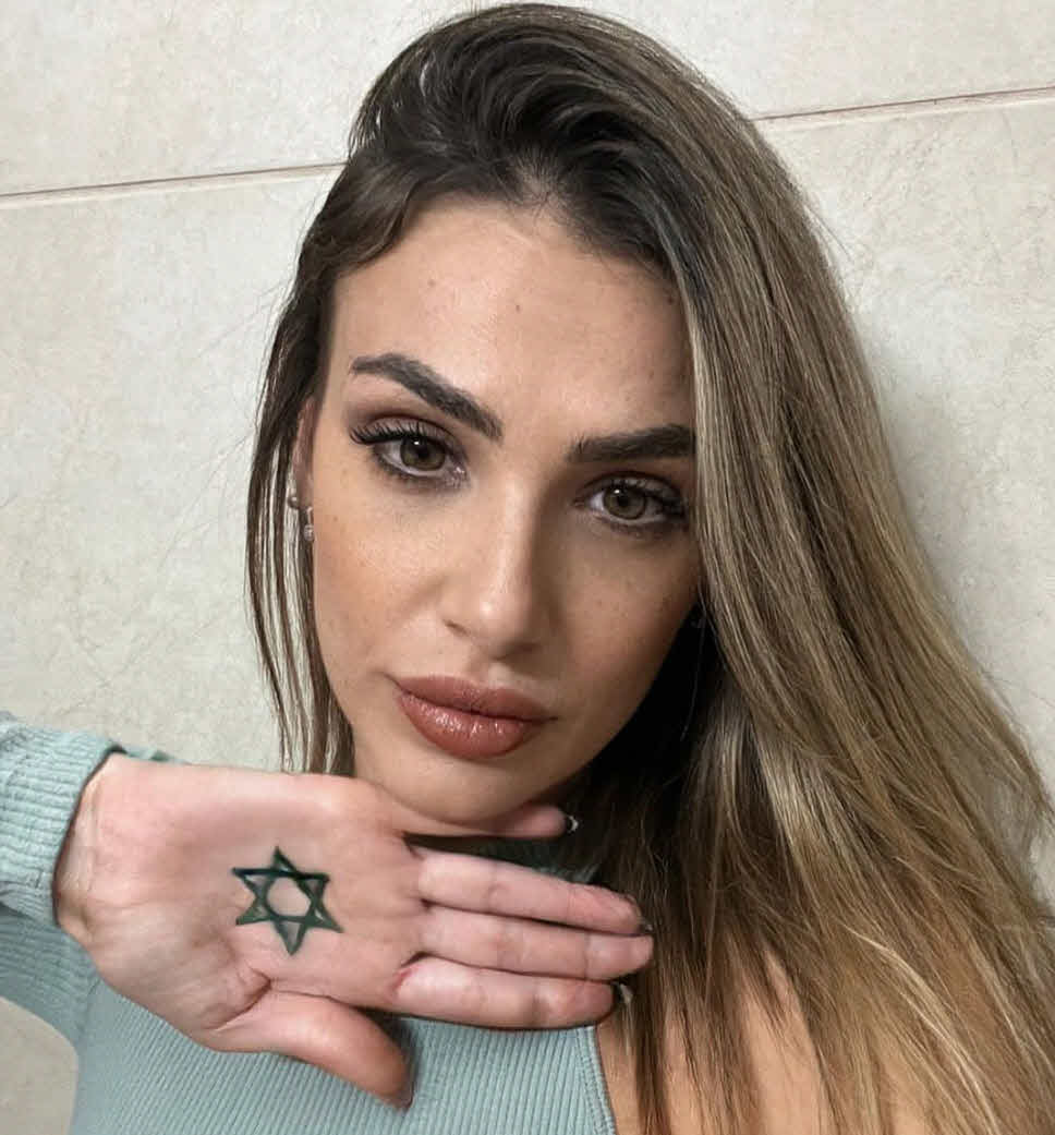 כוכבת אהבה חדשה יוצאת למתקפה: "טרוריסטים ואנסים מגיל 3!"