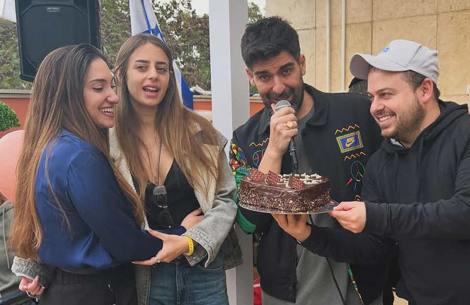 ההפתעה המרגשת שהכינה מייה שם למי שליוותה אותה מאז החזרה מהשבי