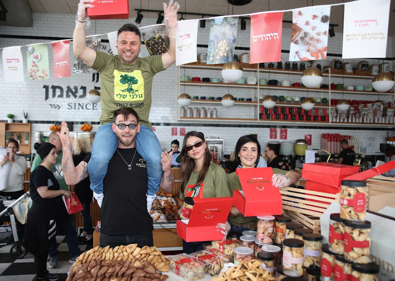 כוכבי הרשת התייצבו הבוקר רגע לפני חג הפורים כדי לעשו מצווה של ממש