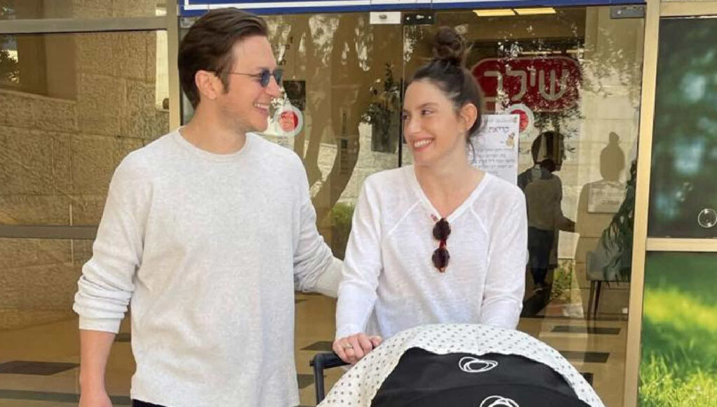 וולקאם בייבי: אליאנה תדהר ולי בירן בחשיפה עם התינוק הטרי