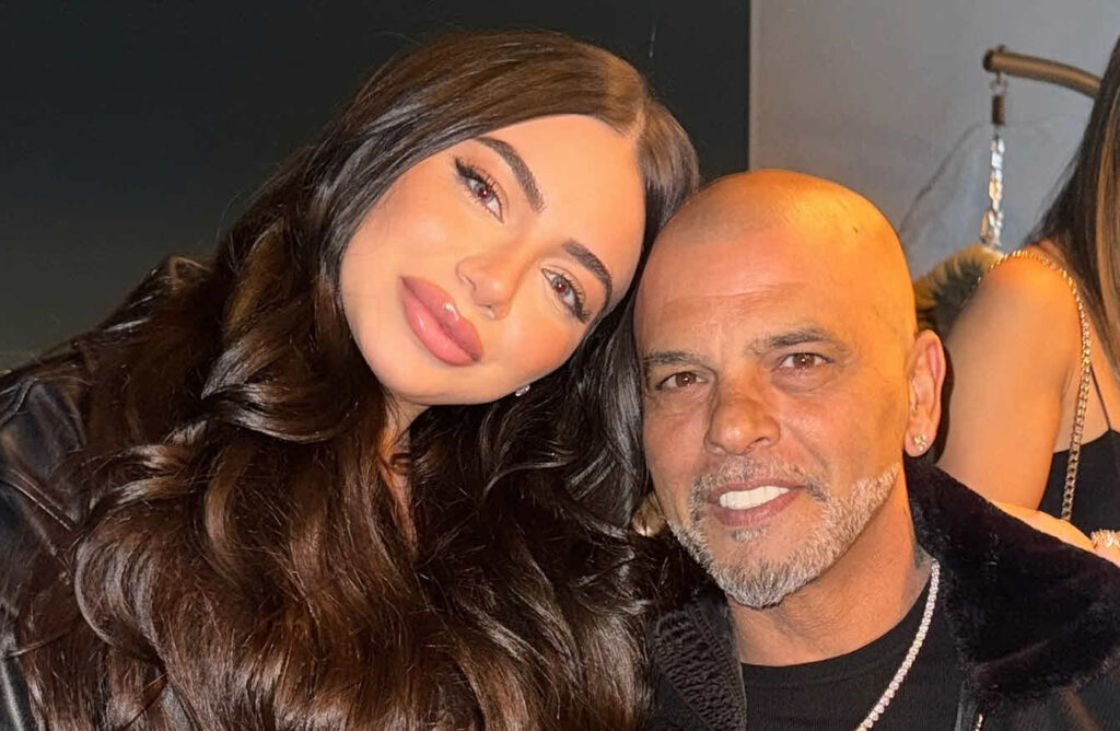 כוכבת הרשת תועדה צמודה לאייל גולן ועוררה סערה