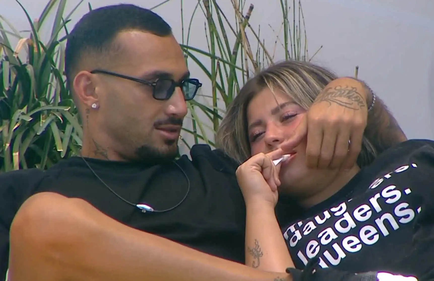 ארז איסקוב על תרצה "מפלרטטת עם העציץ, לא רוצה איתה לזוגיות"