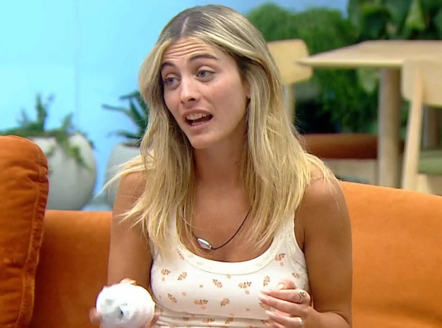 ארז איסקוב על תרצה "מפלרטטת עם העציץ, לא רוצה איתה לזוגיות"