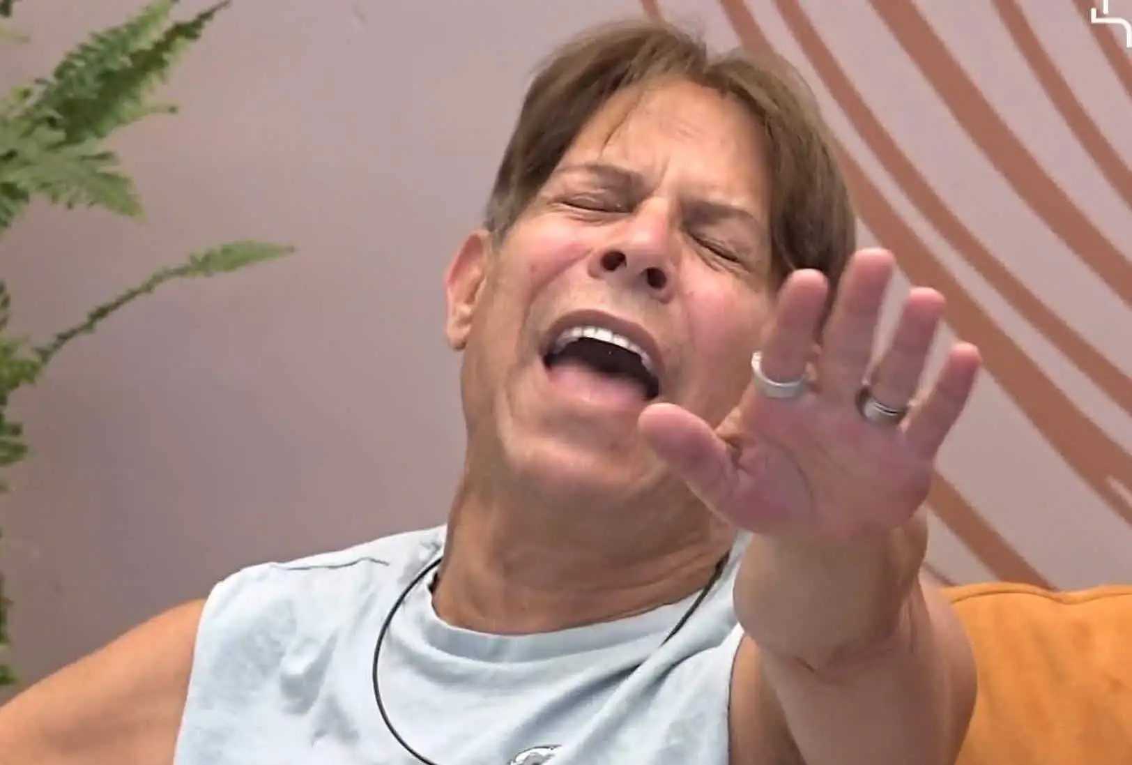 "שקרנית פתולוגית, אפילו לא משלשל עלייך": דרור מתפוצץ על מאי