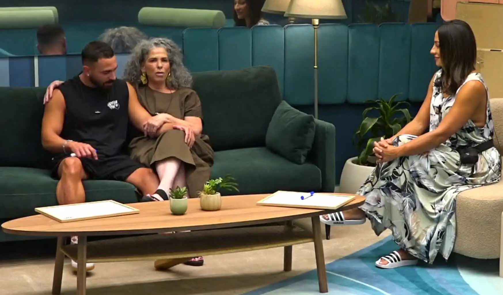 ארז איסקוב מפגיז את שני: "את ויובל לא תחזיקו 7 דקות בחוץ"