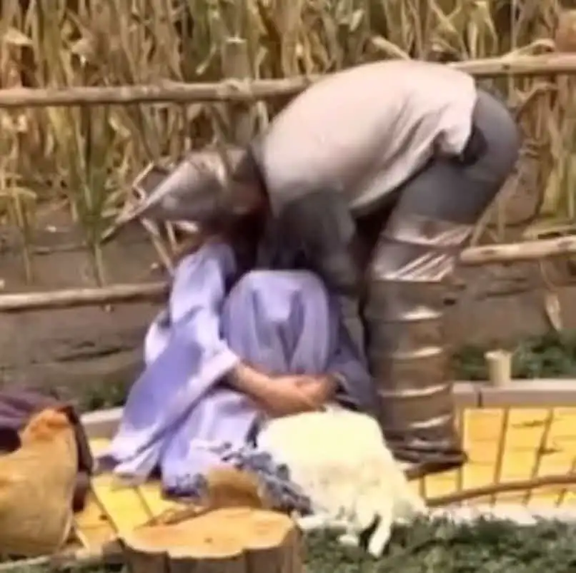 כבר לא מסתתרים: מאי ערב וארז איסקוב מתנשקים