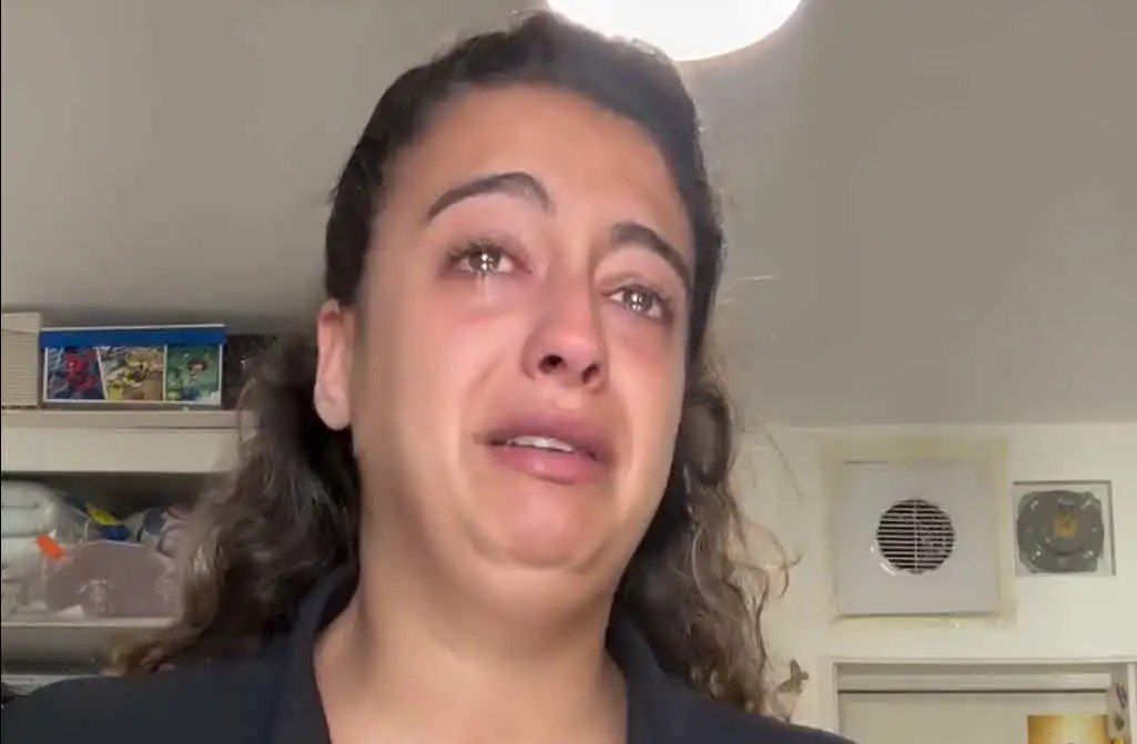 שירלי לוי נשברת בדמעות לאחר התאונה הטרגית של אחותה